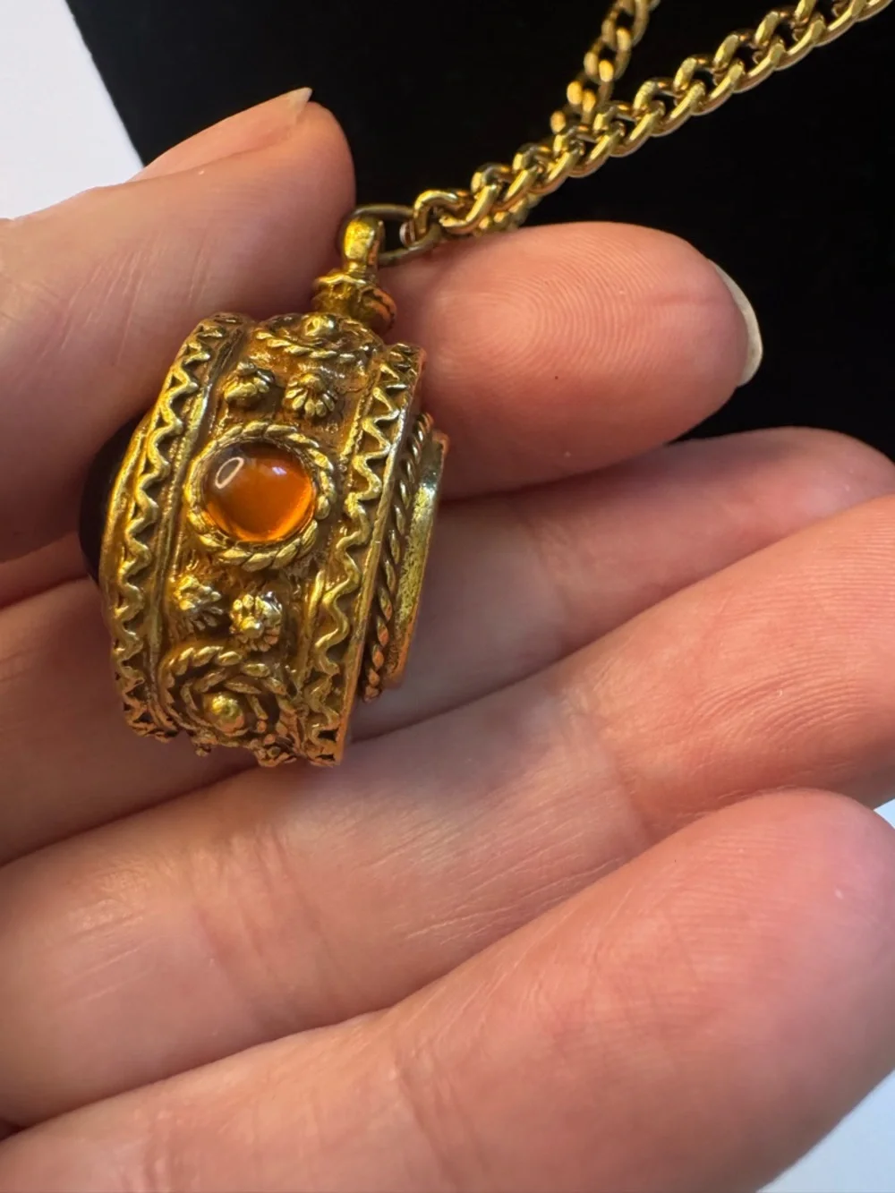 Goldette vintage Layered Gold-Tone Necklace with amber color Pendant